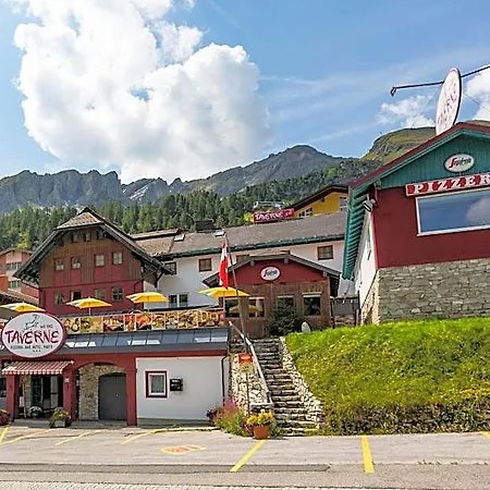 Party Taverne Hotel 3*