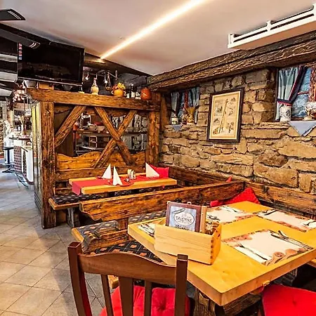 Hotel Party Taverne 3*