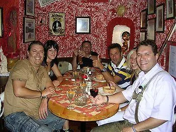 Party Taverne 上陶恩