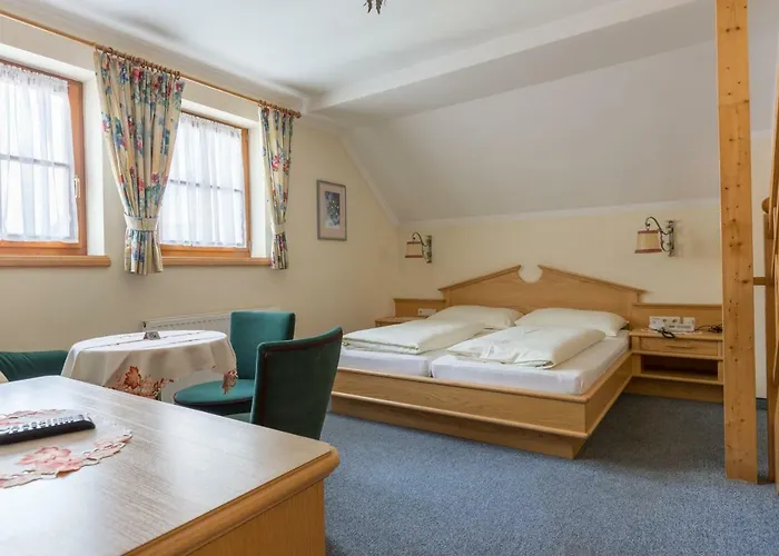 Party Taverne 酒店 3*