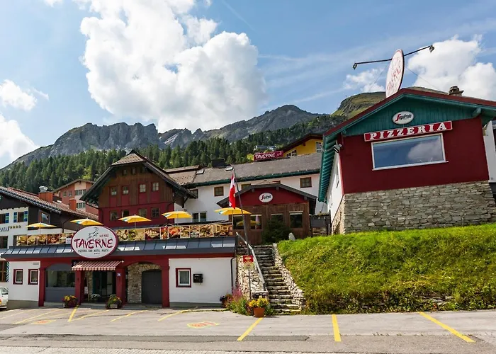 Party Taverne 酒店 3*