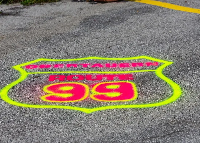 Party Taverne 酒店 上陶恩