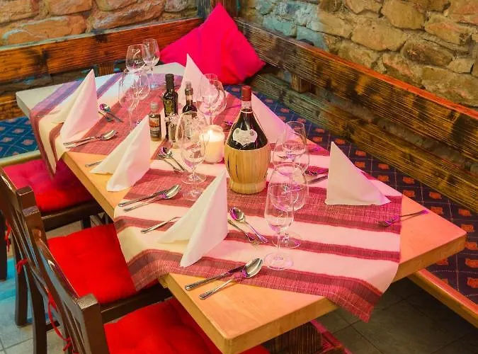 Party Taverne 酒店 3*